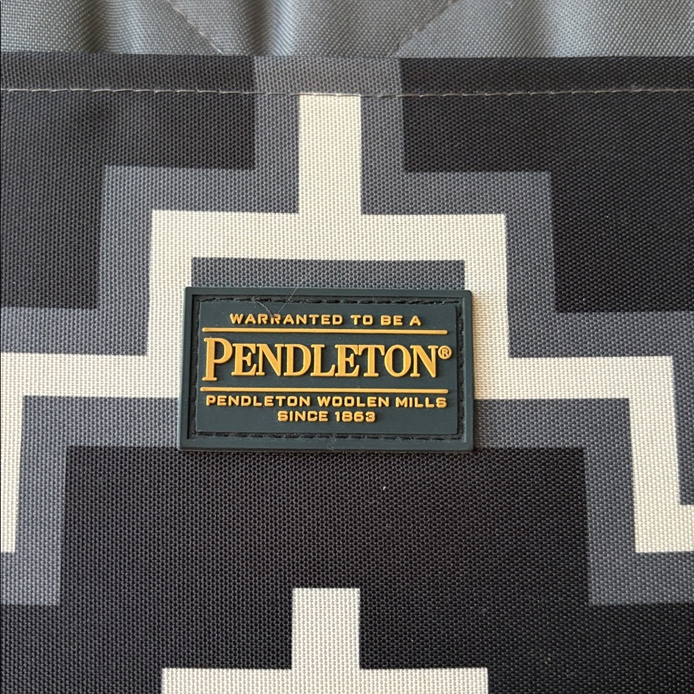 Pendleton Otero Pattern Stadium Travel Portable Blanket - Picture 2 of 6